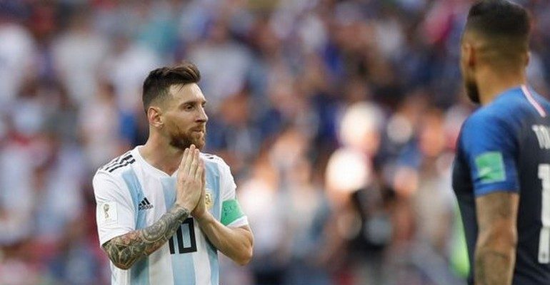 Η Marca έβγαλε τον Μέσι στη… σέντρα