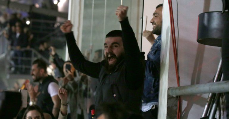 «Ο μπαμπάς επιστρέφει» (pic)