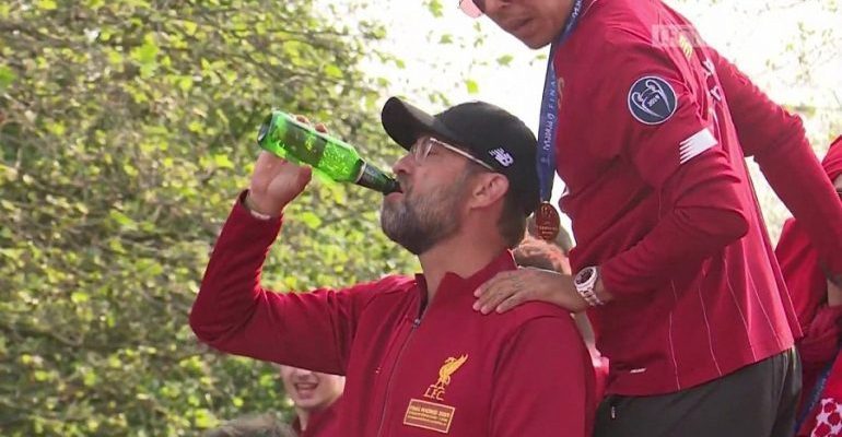 Το έριξε… έξω ο Κλοπ (video)