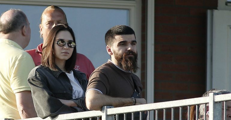 «Ενωμένοι στεκόμαστε» (pic)