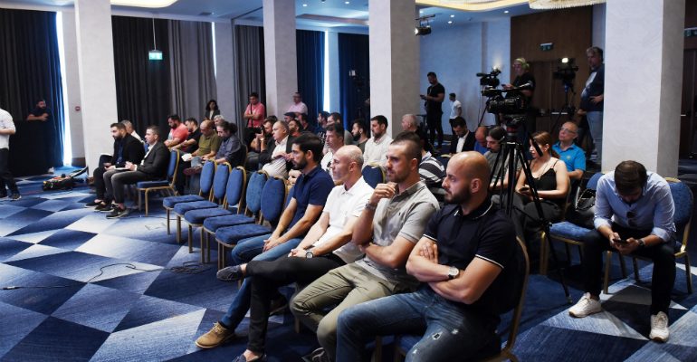 Όλοι παρόντες στην παρουσίαση Φερέιρα