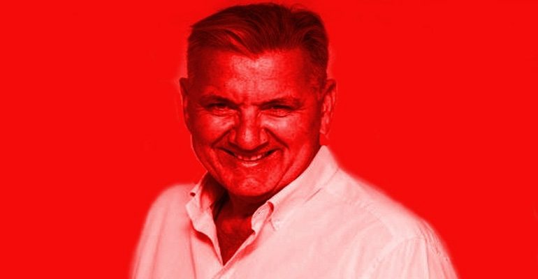 Ο Θαναηλάκης και οι «κόκκινες» εκδουλεύσεις