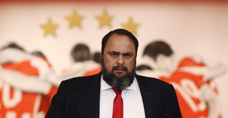 Καρφώνονται μόνοι τους!