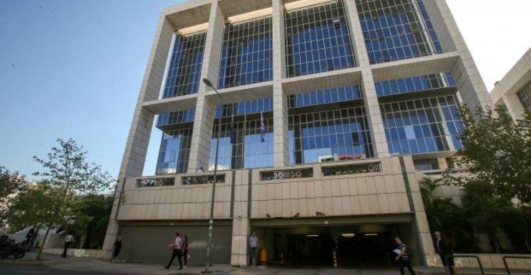 Τρεις γυναίκες δικάζουν τη «Συμμορία»