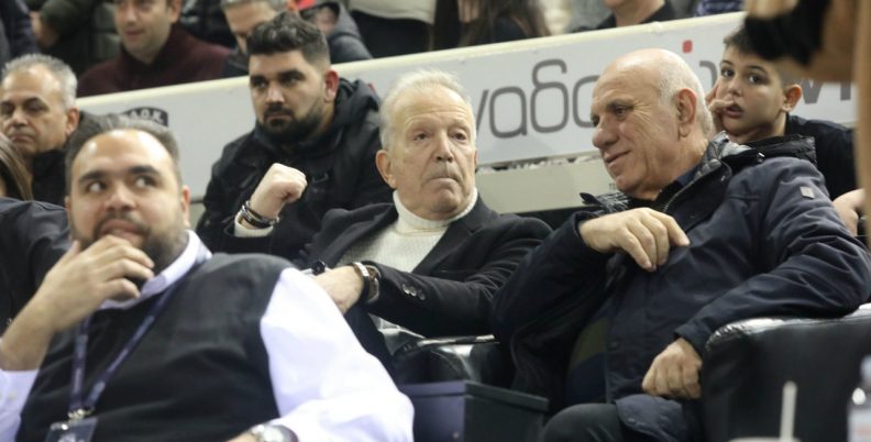 «Έφυγε» η μητέρα του Νίκου Βεζυρτζή