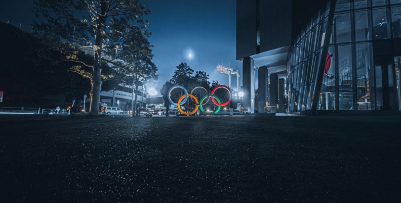 Σκάνδαλο στο Ολυμπιακό Χωριό (pics)
