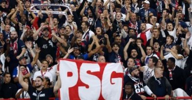 Η γαλλική κυβέρνηση ζητά κυρώσεις για ομοφοβικά συνθήματα
